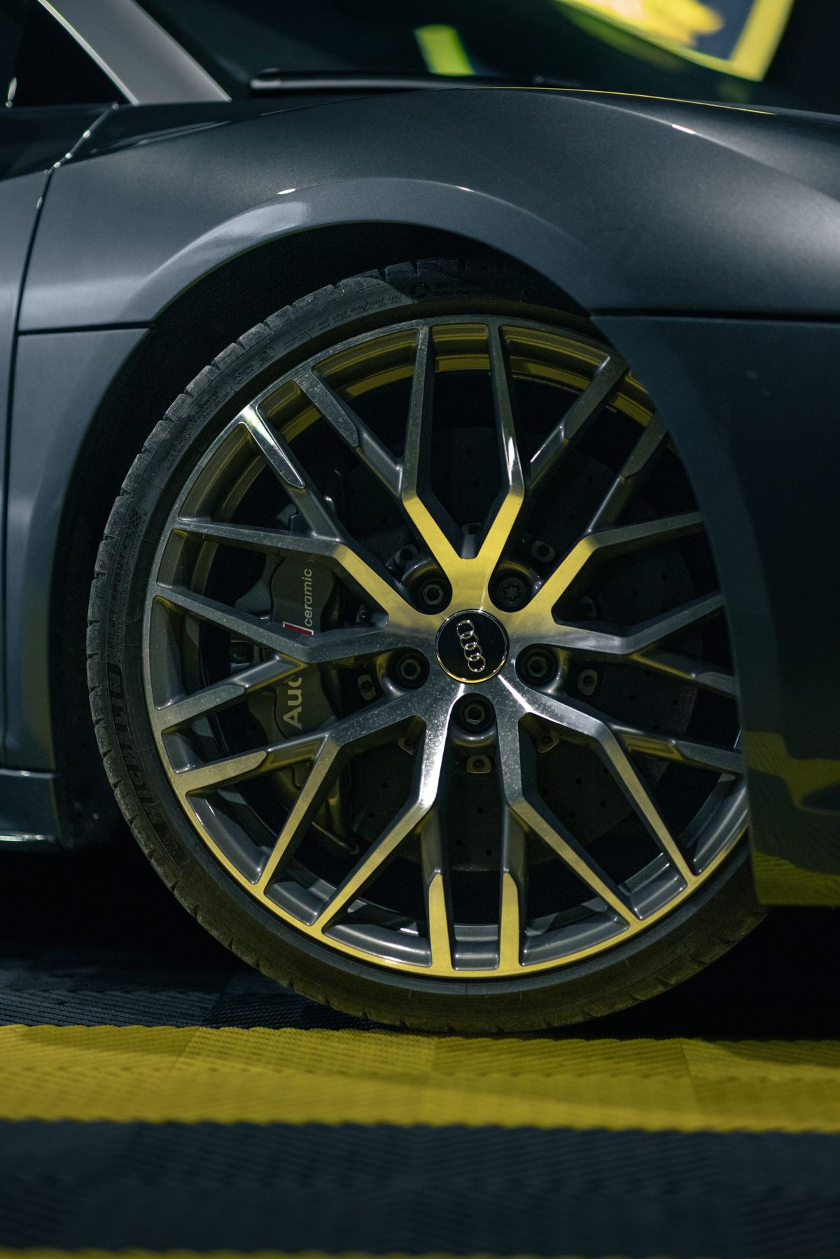 Audi R8 V10 Plus photo 2
