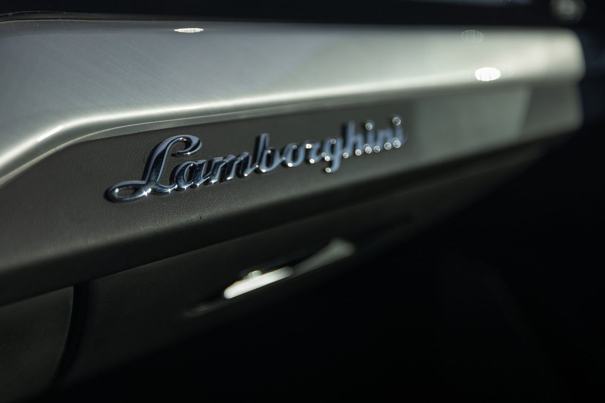 Lamborghini Urus photo 12