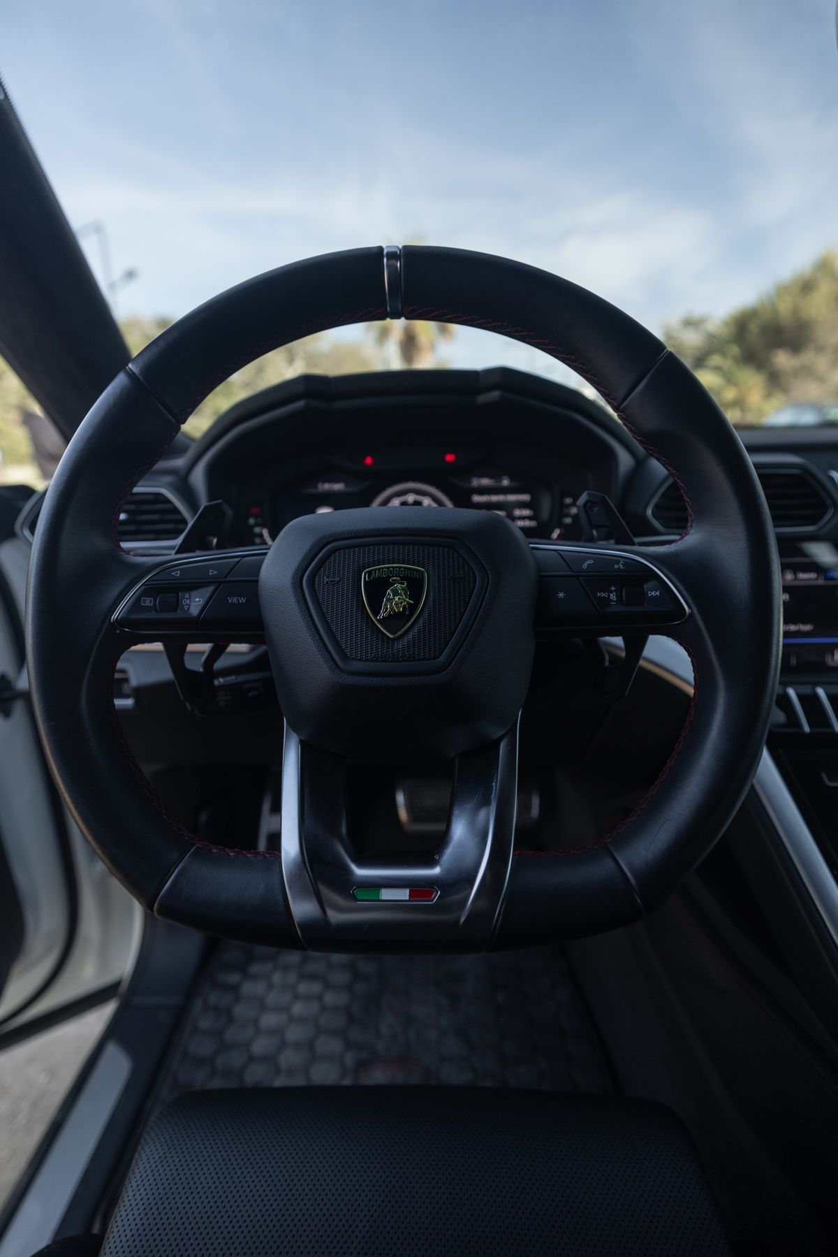 Lamborghini Urus photo 13