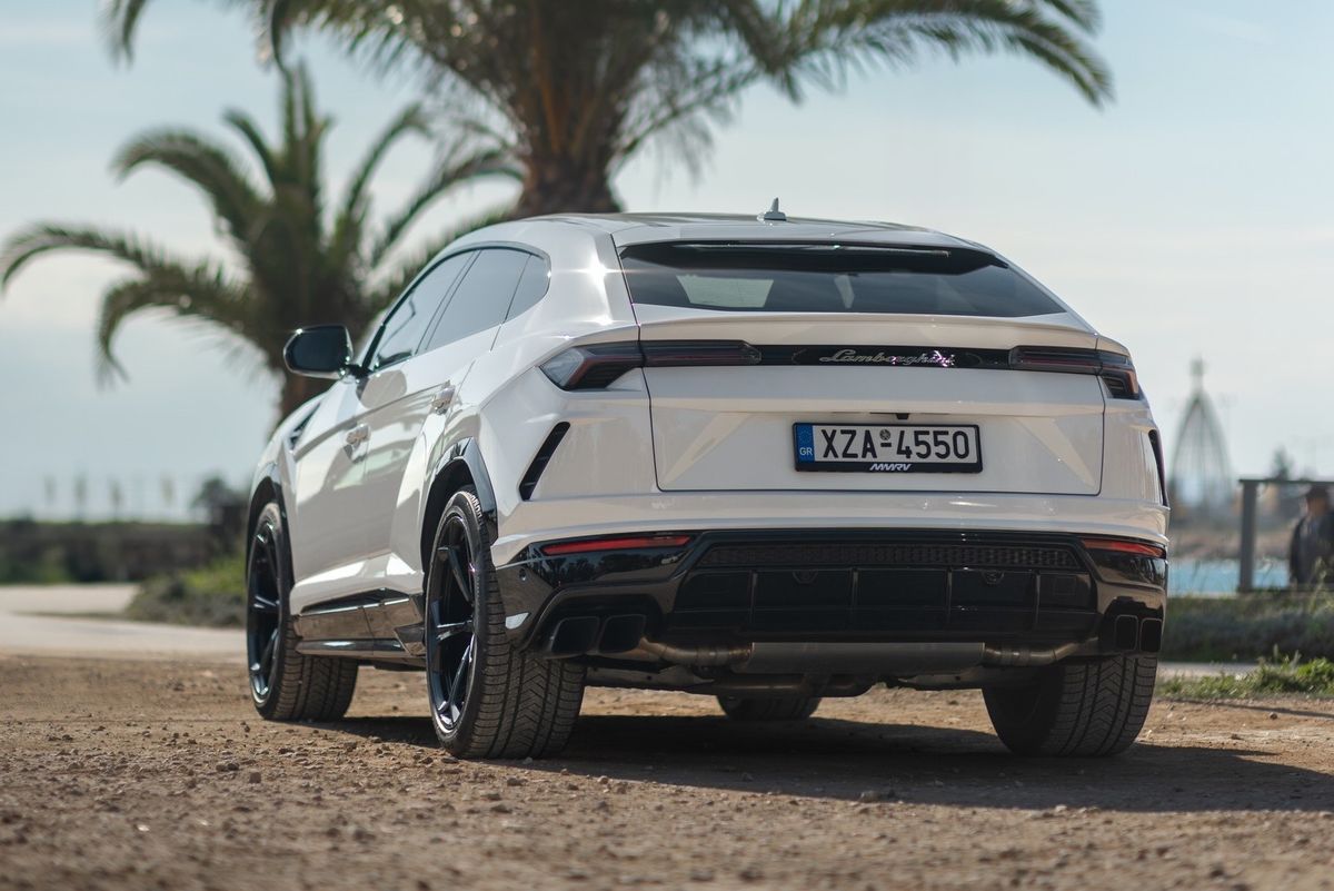 Lamborghini Urus photo 2